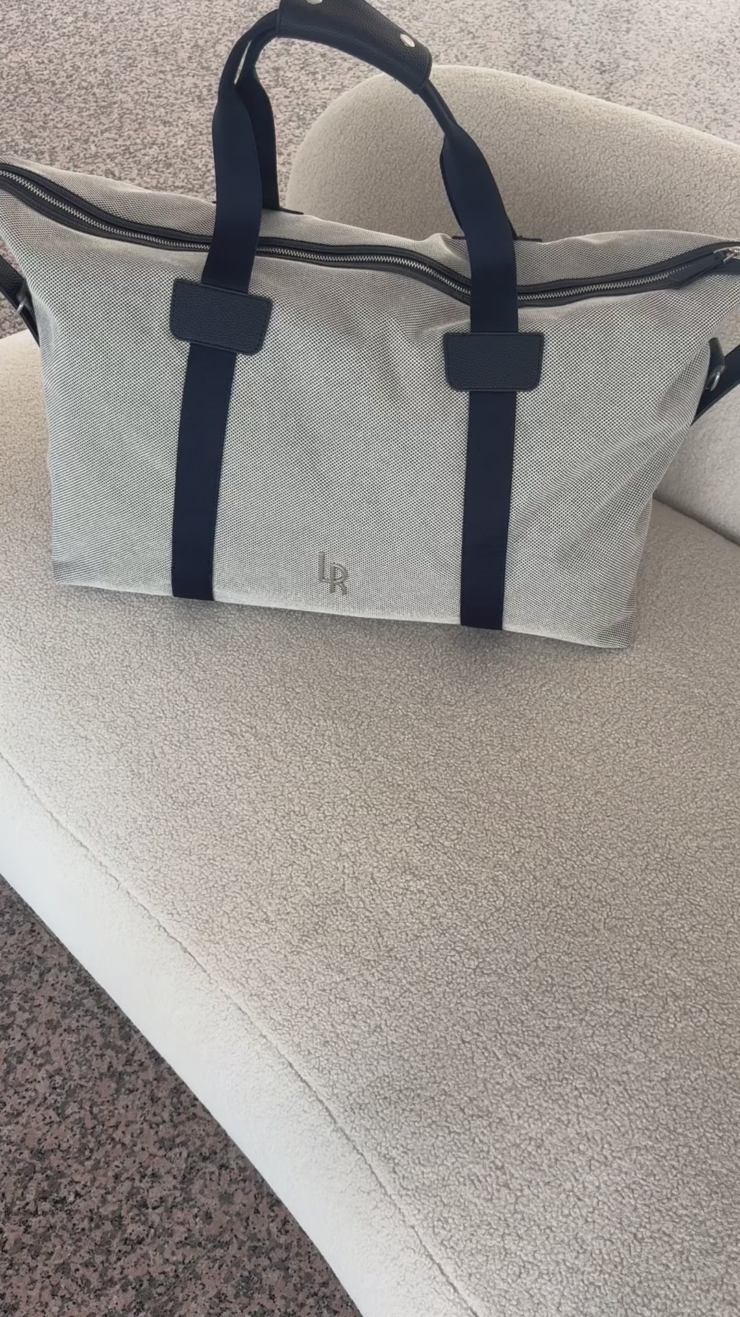 Load and play video in Gallery viewer, Travel Bag LR - BLUE