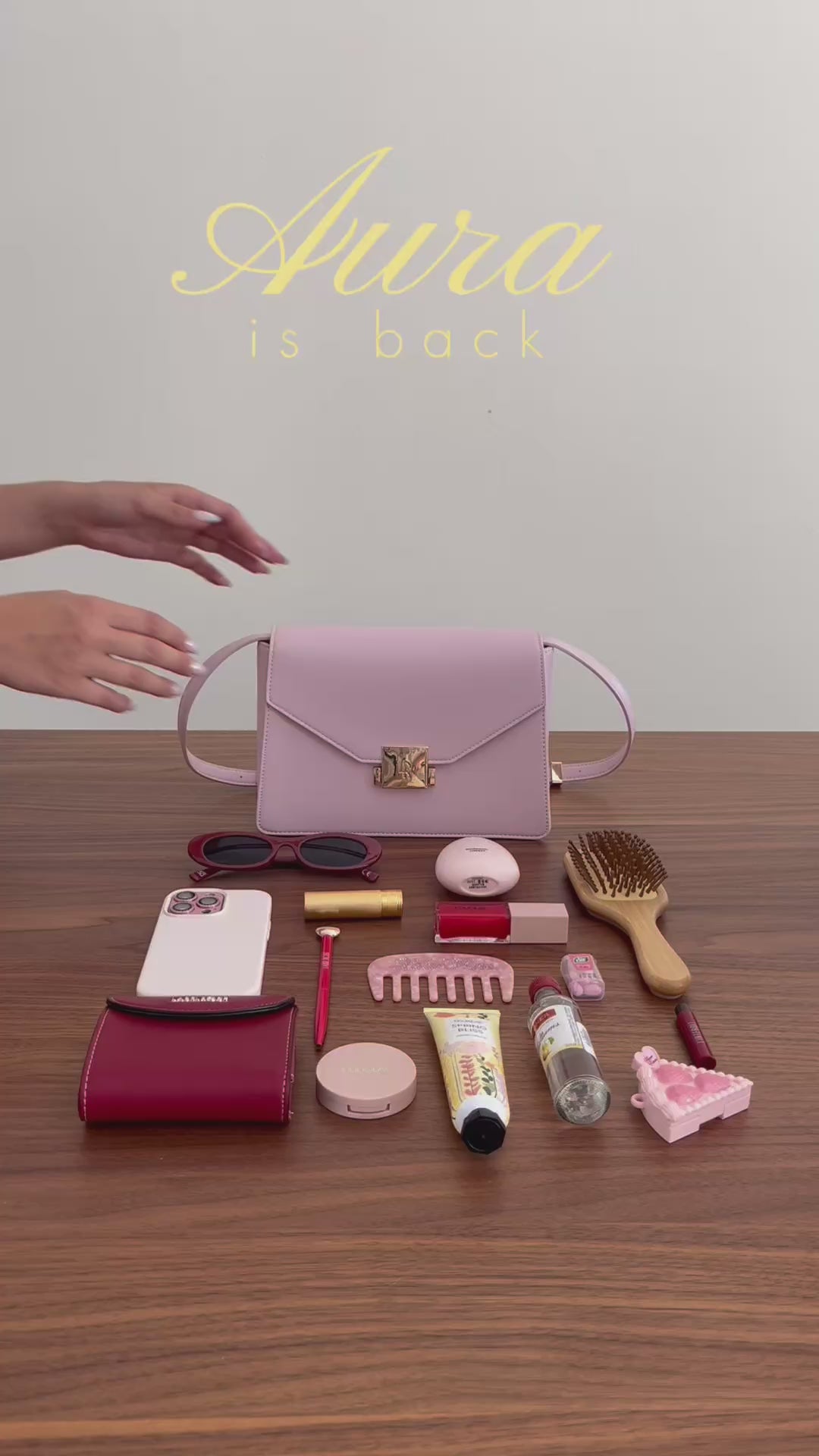 Carica e guarda video nella visualizzazione della galleria, Borsa a tracolla AURA - BLACK