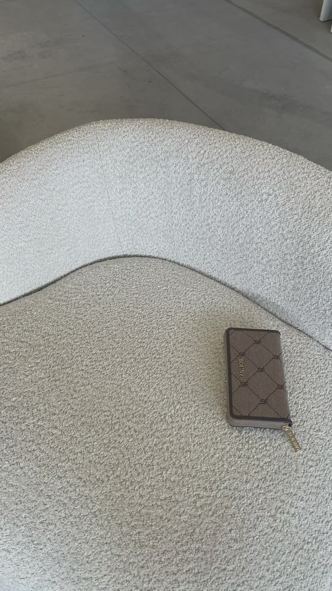 Carica e guarda video nella visualizzazione della galleria, Portafoglio NEW MONOGRAM BIG WALLET - TESTA DI MORO