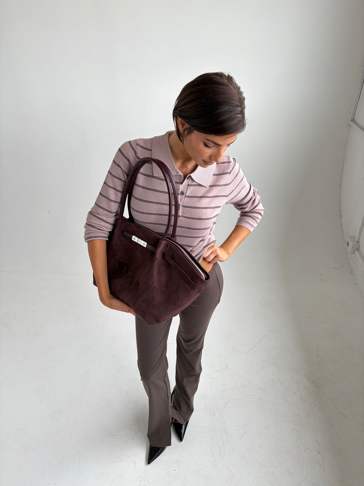 BRIELLE BIG FAUX SUEDE SHOULDER BAG - BURGUNDY