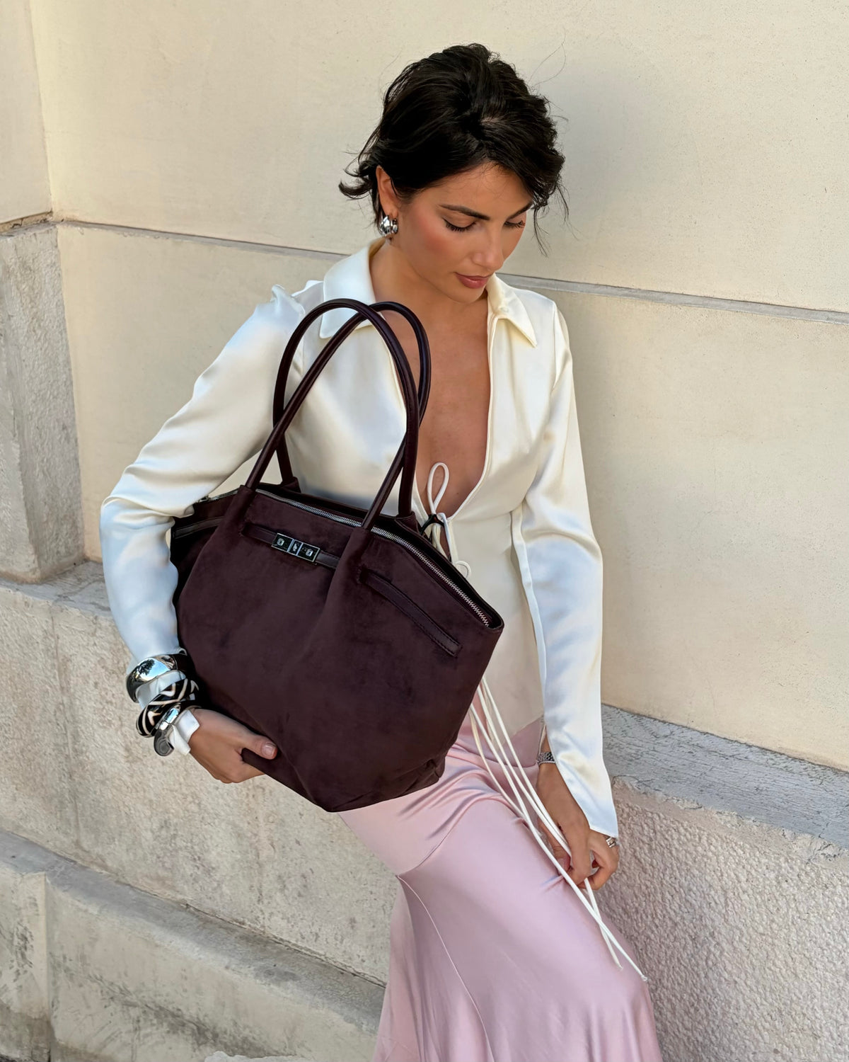 BRIELLE BIG FAUX SUEDE SHOULDER BAG - AUBERGINE