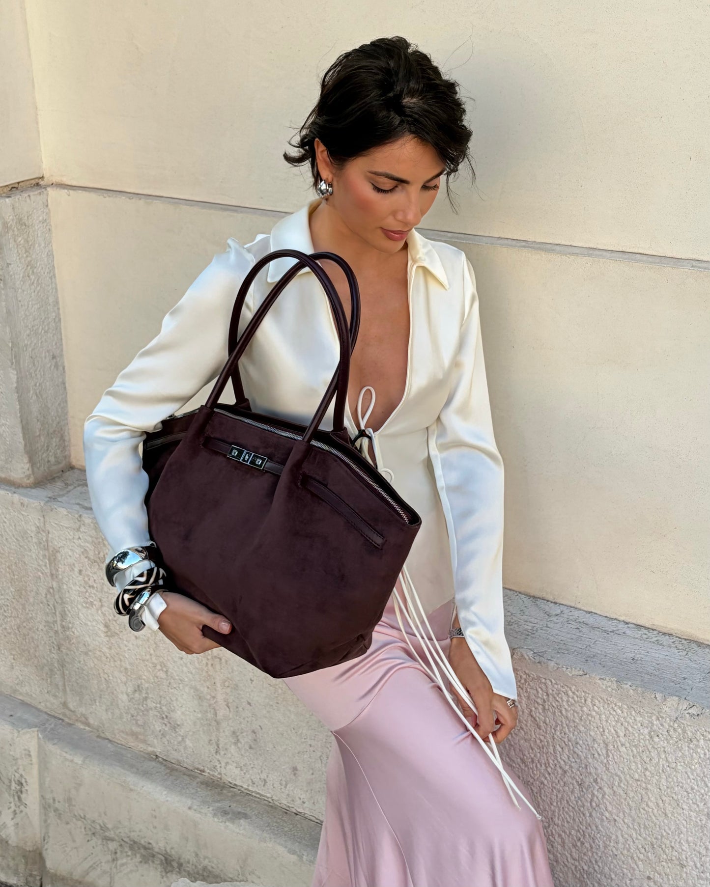 BRIELLE BIG FAUX SUEDE SHOULDER BAG - AUBERGINE