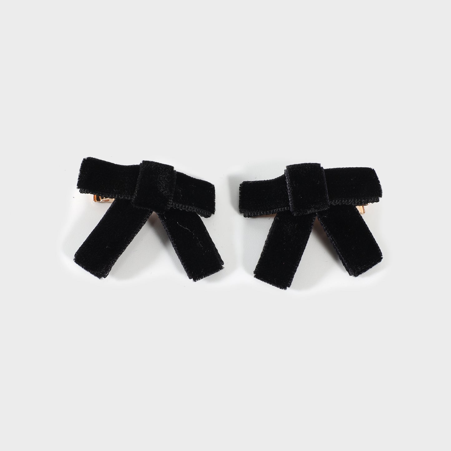 Black velvet bows pair