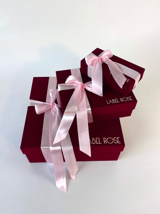 RED GIFT BOXES 