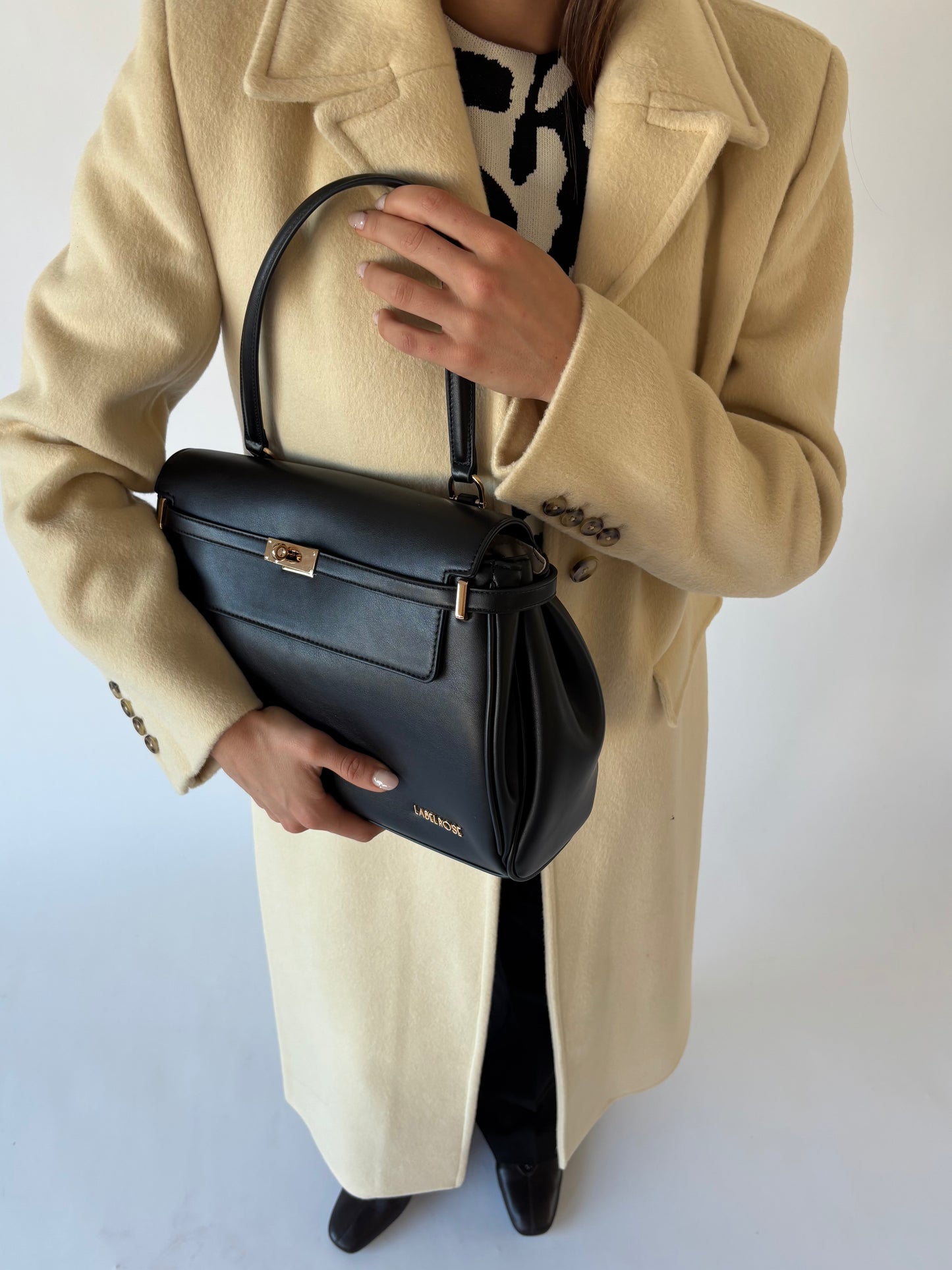 QUINN Shoulder Bag - BLACK