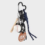 Llavero de béisbol gris oscuro