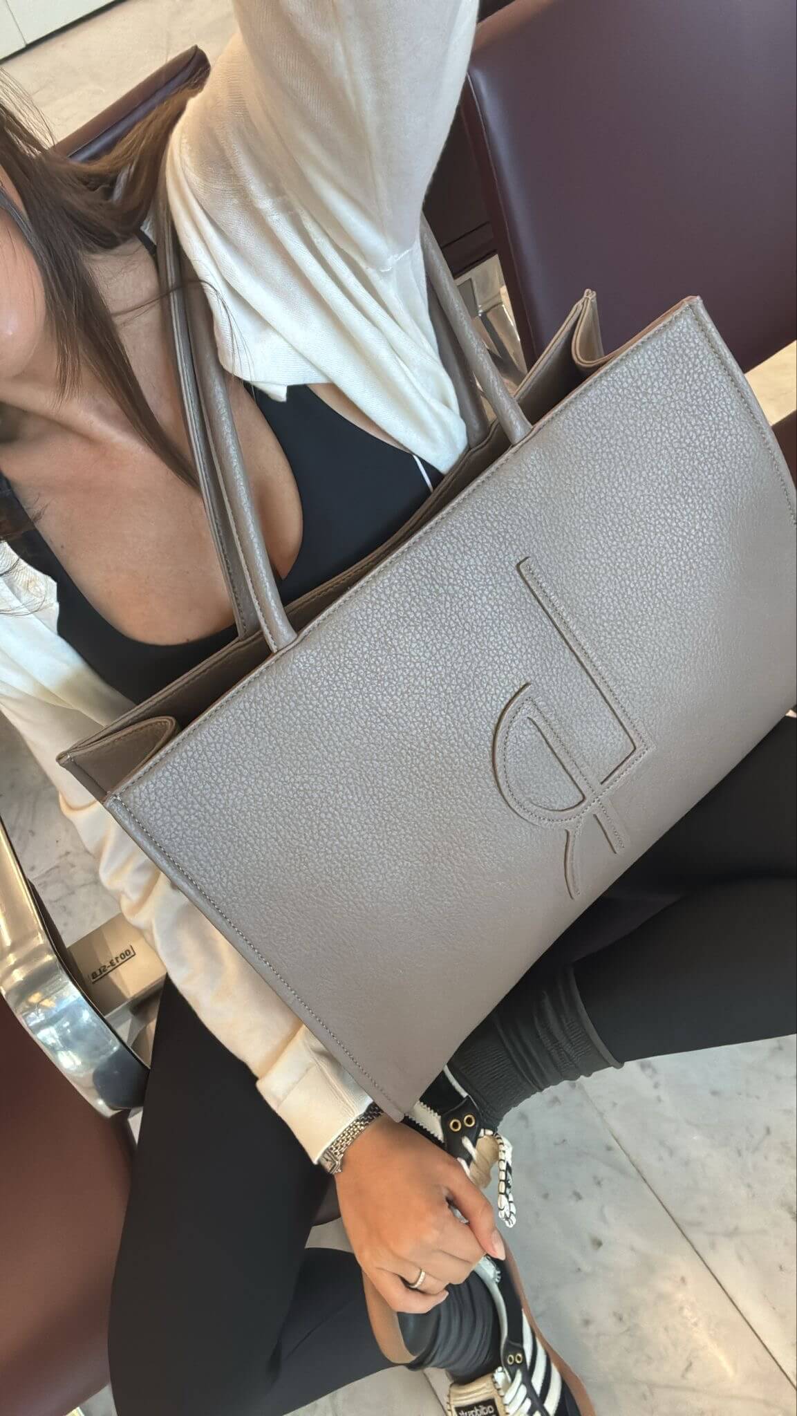 Borsa a spalla in similpelle FREYA - TAUPE
