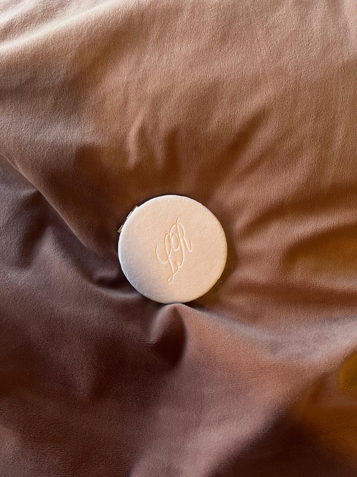 Specchietto rosa in velluto