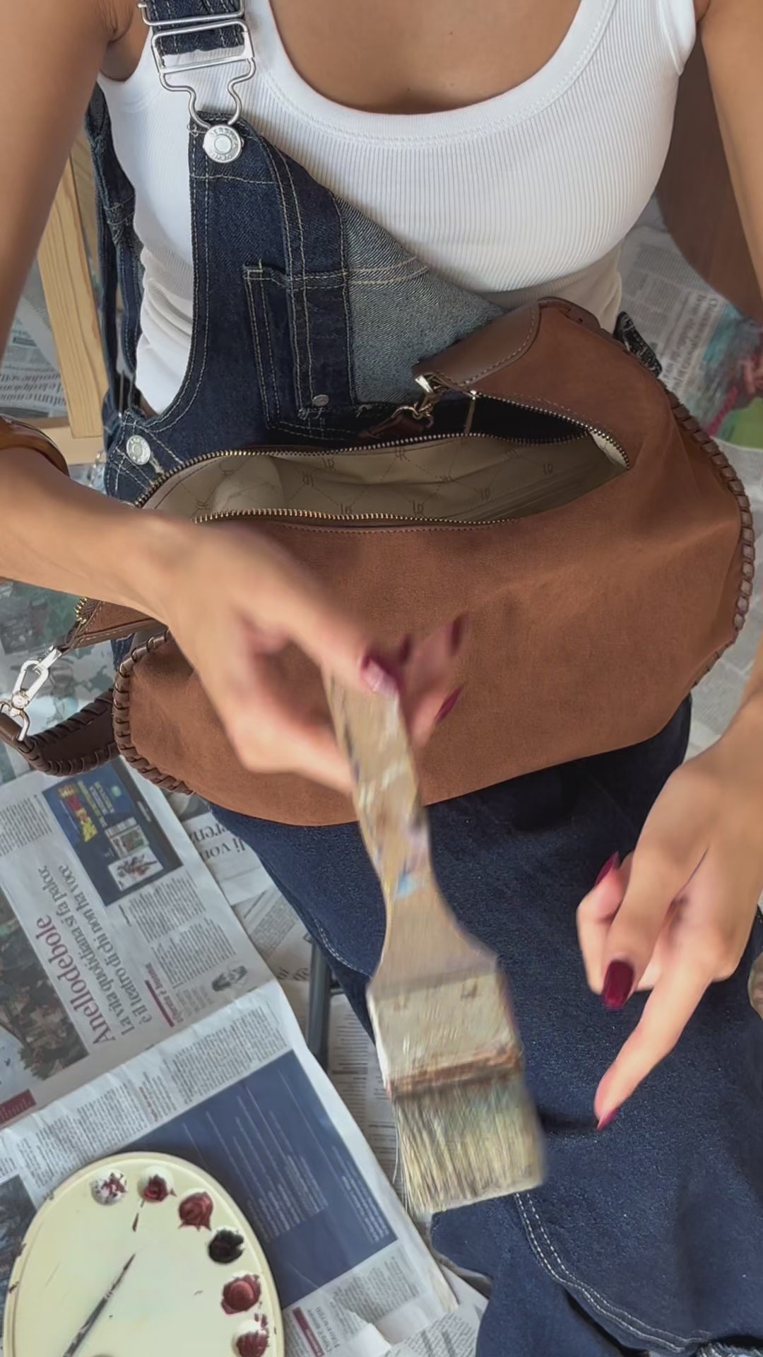 Carica e guarda video nella visualizzazione della galleria, BORSA A SPALLA AURORA - BROWN
