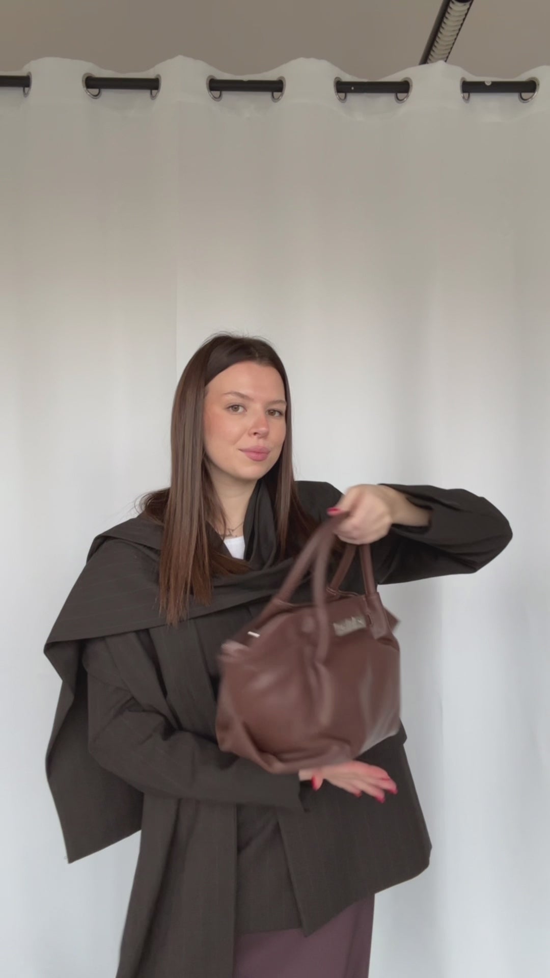 Carica e guarda video nella visualizzazione della galleria, Borsa a mano NEW BRIELLE SMALL - ESPRESSO
