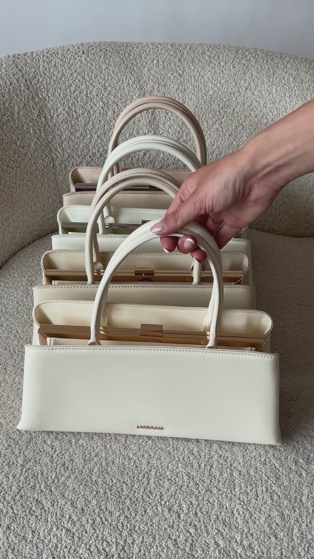 Carica e riproduci il video nel visualizzatore della galleria, Borsa a mano PEARL- CREAM PEARL

