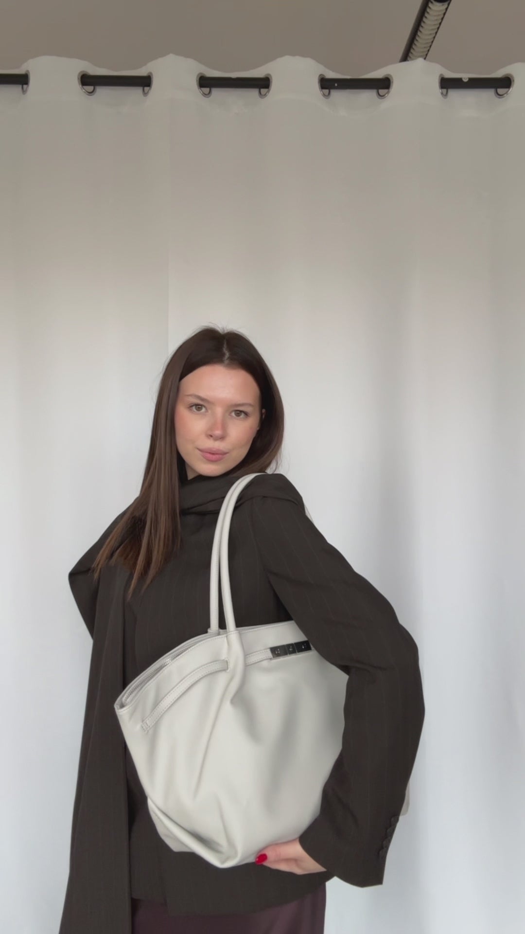 Carica e guarda video nella visualizzazione della galleria, Borsa a spalla NEW BRIELLE BIG - SKY GREY
