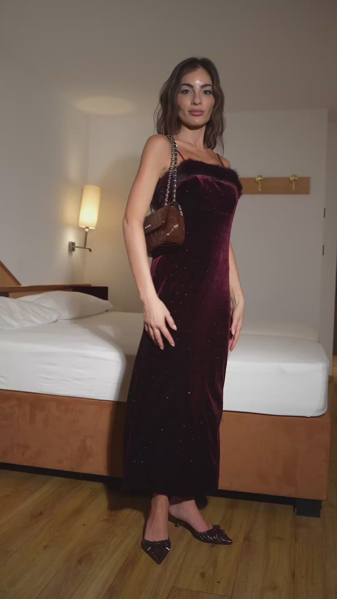 Carica e guarda video nella visualizzazione della galleria, Borsa a spalla KATE SMALL- BROWN
