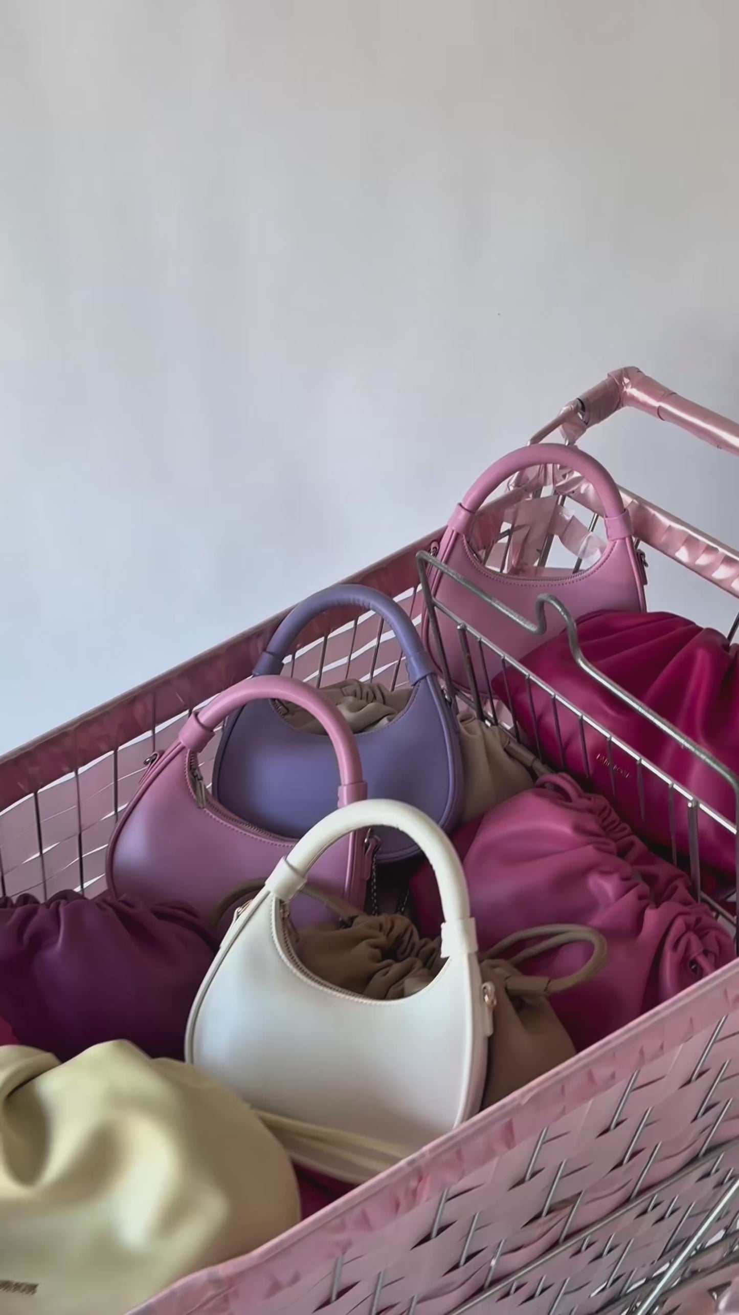 Carica e guarda video nella visualizzazione della galleria, Mini bag a mano LADY - IVORY
