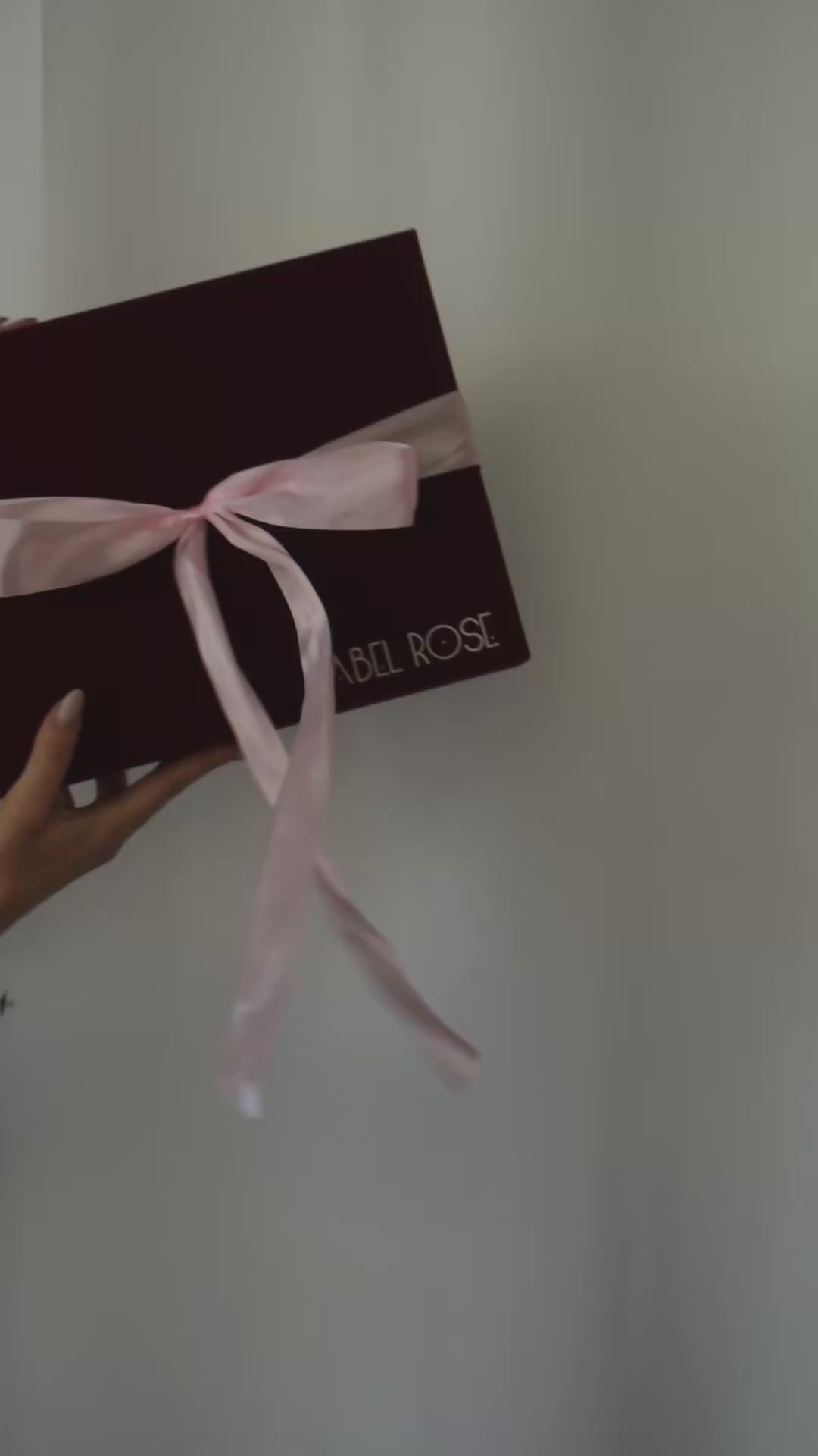 Carica e guarda video nella visualizzazione della galleria, Borsa a mano GRACE 20X14 - INDIGO
