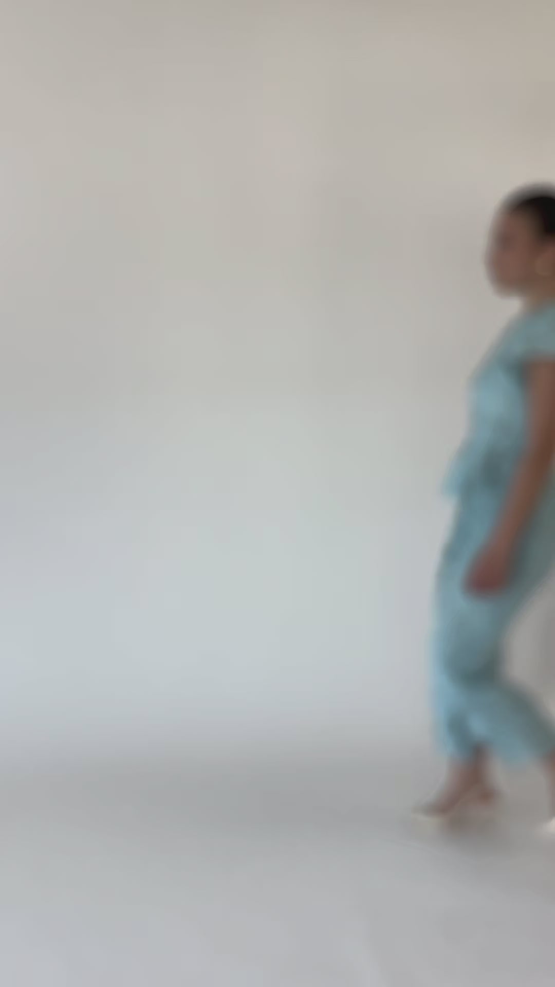Carica e riproduci il video nel visualizzatore della galleria, COORDINATO ELIZABETH - BABY BLUE
