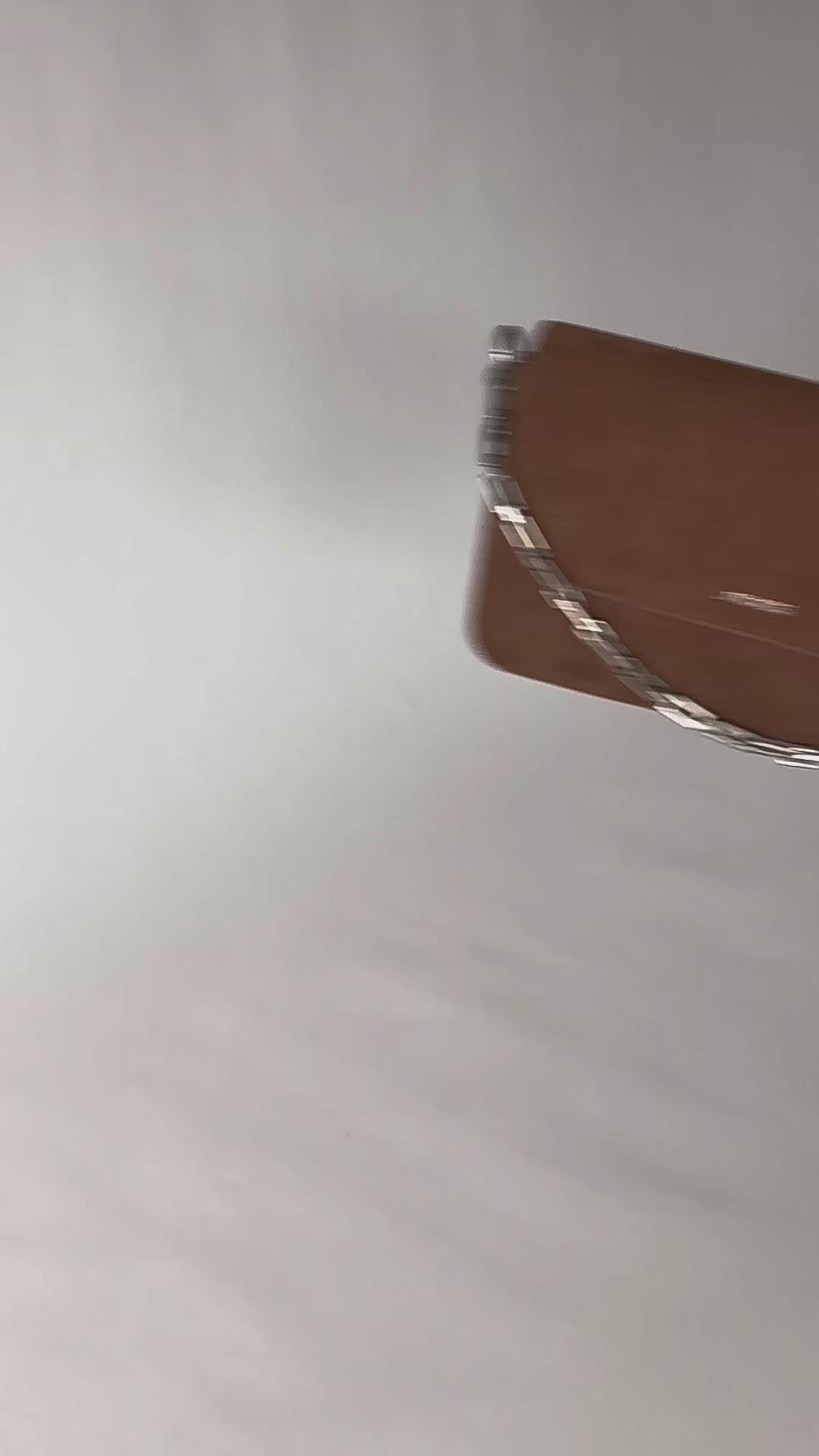 Carica e guarda video nella visualizzazione della galleria, Borsa a spalla MELANY- MARRONE
