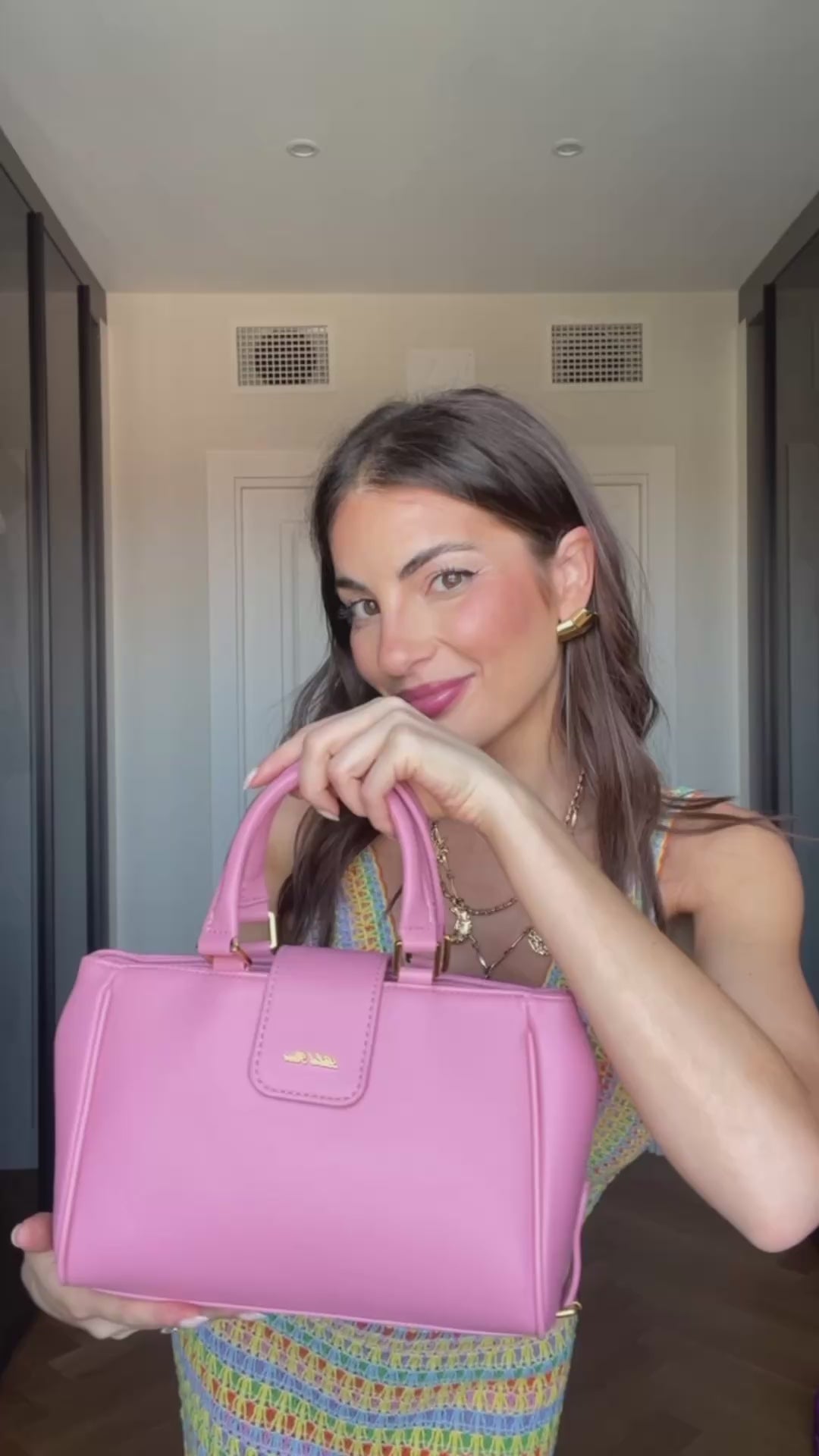 Load and play video in Gallery viewer, CASSIDY BIG Handbag - PINK
