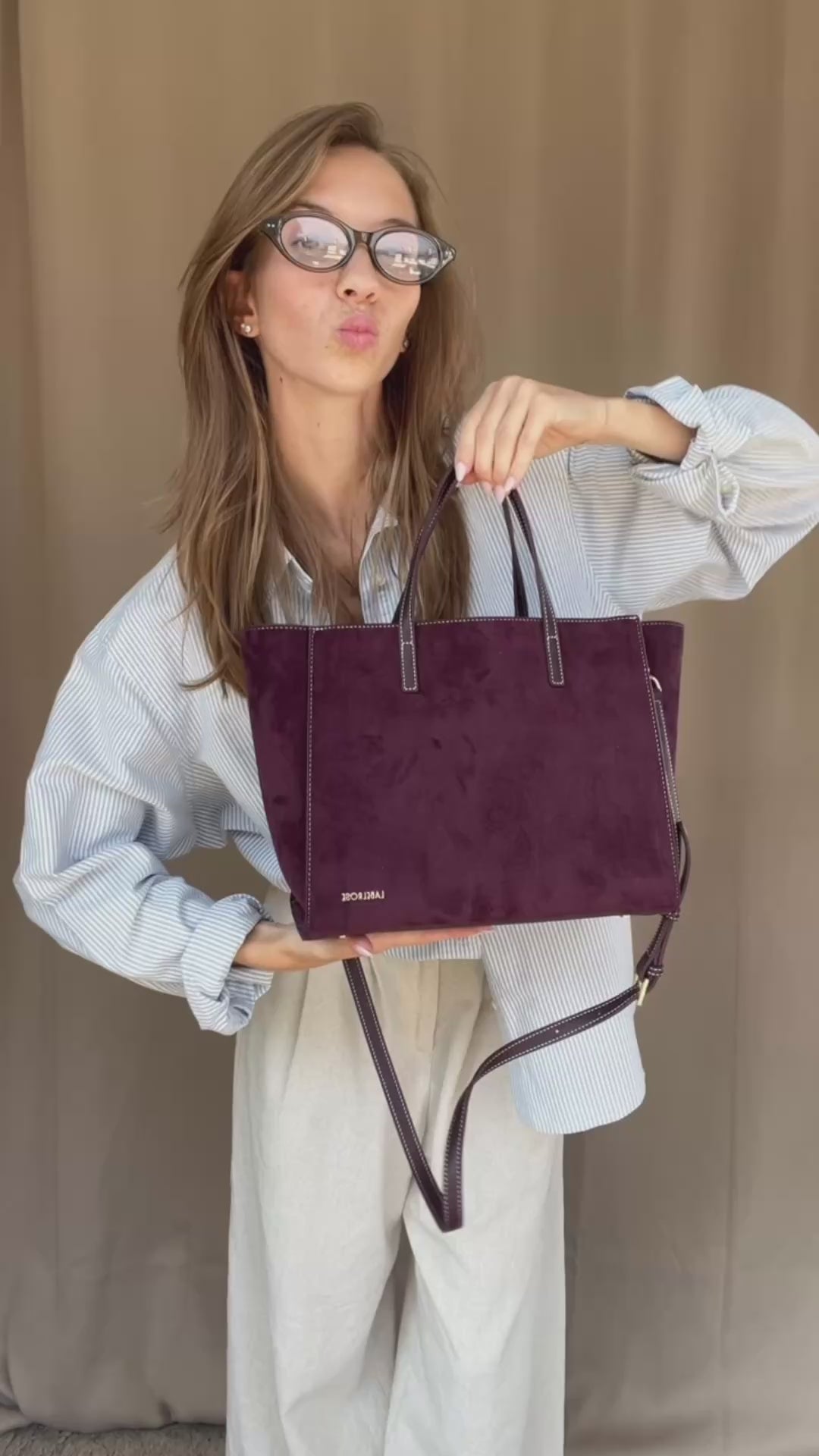 Carica e riproduci il video nel visualizzatore della galleria, Borsa a mano MELISSA SIMILSUEDE - AUBERGINE
