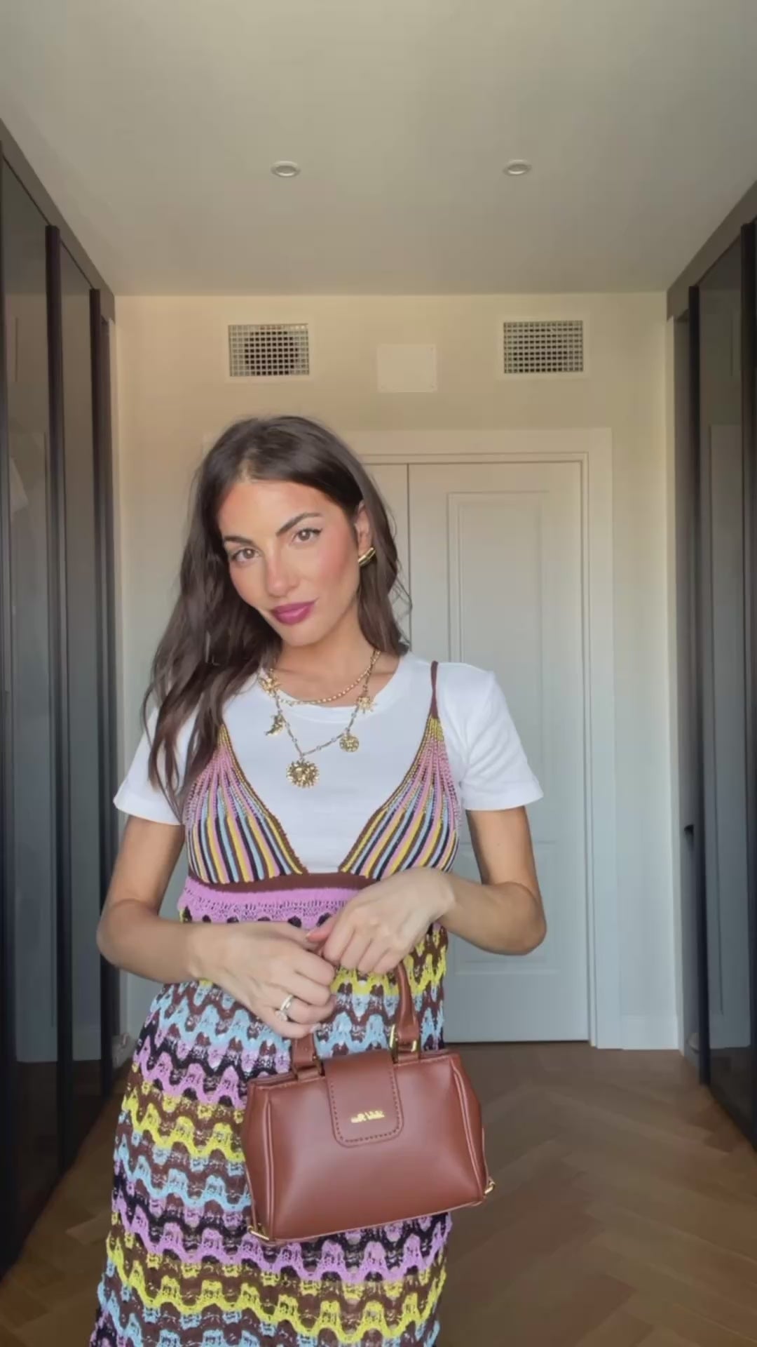 Carica e guarda video nella visualizzazione della galleria, Borsa a mano CASSIDY - BROWN
