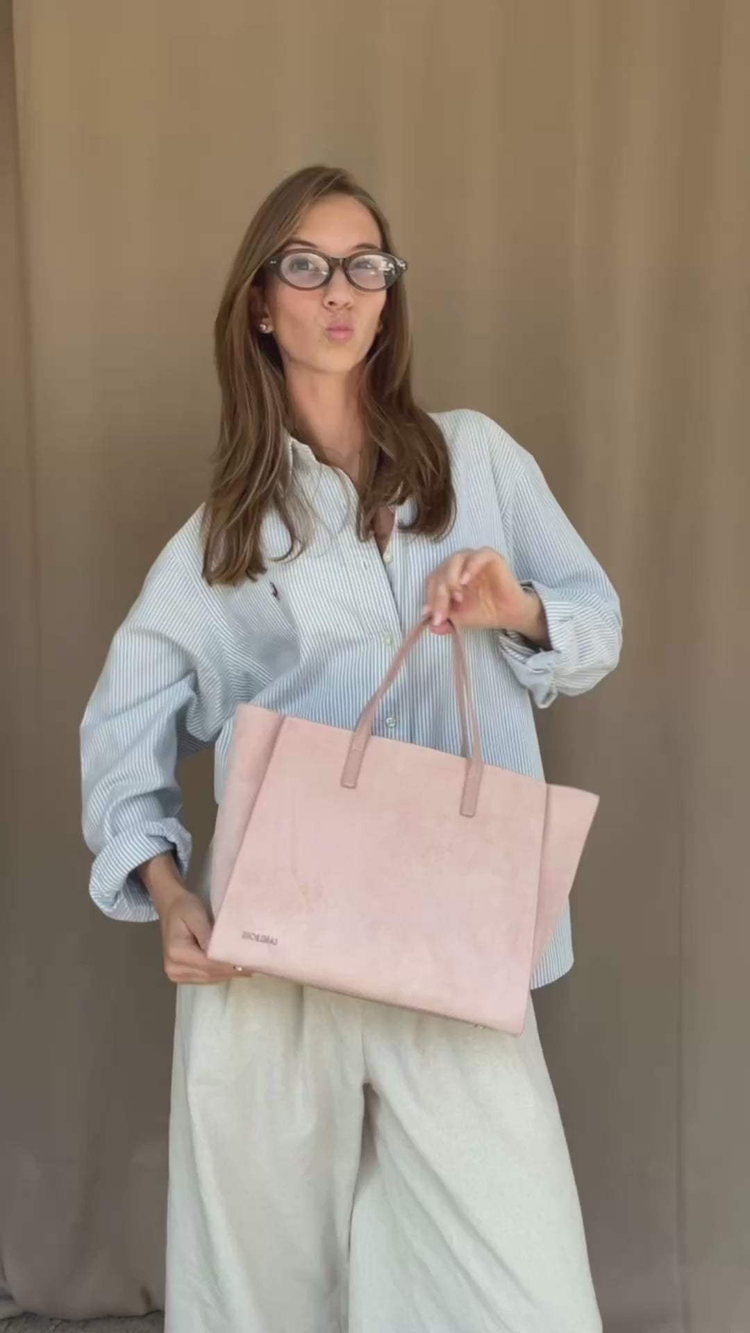 Load and play video in Gallery viewer, MELISSA FAUX SUEDE Handbag - PINK
