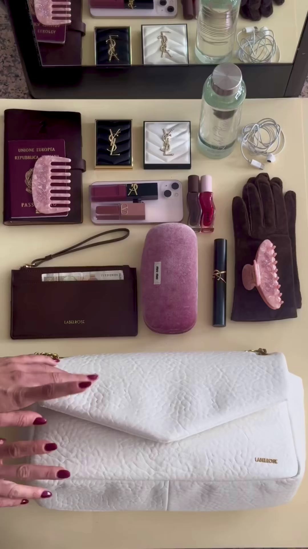 Cargar y reproducir el video en el visor de la galería, Bolso de hombro KAYLA - BEIGE
