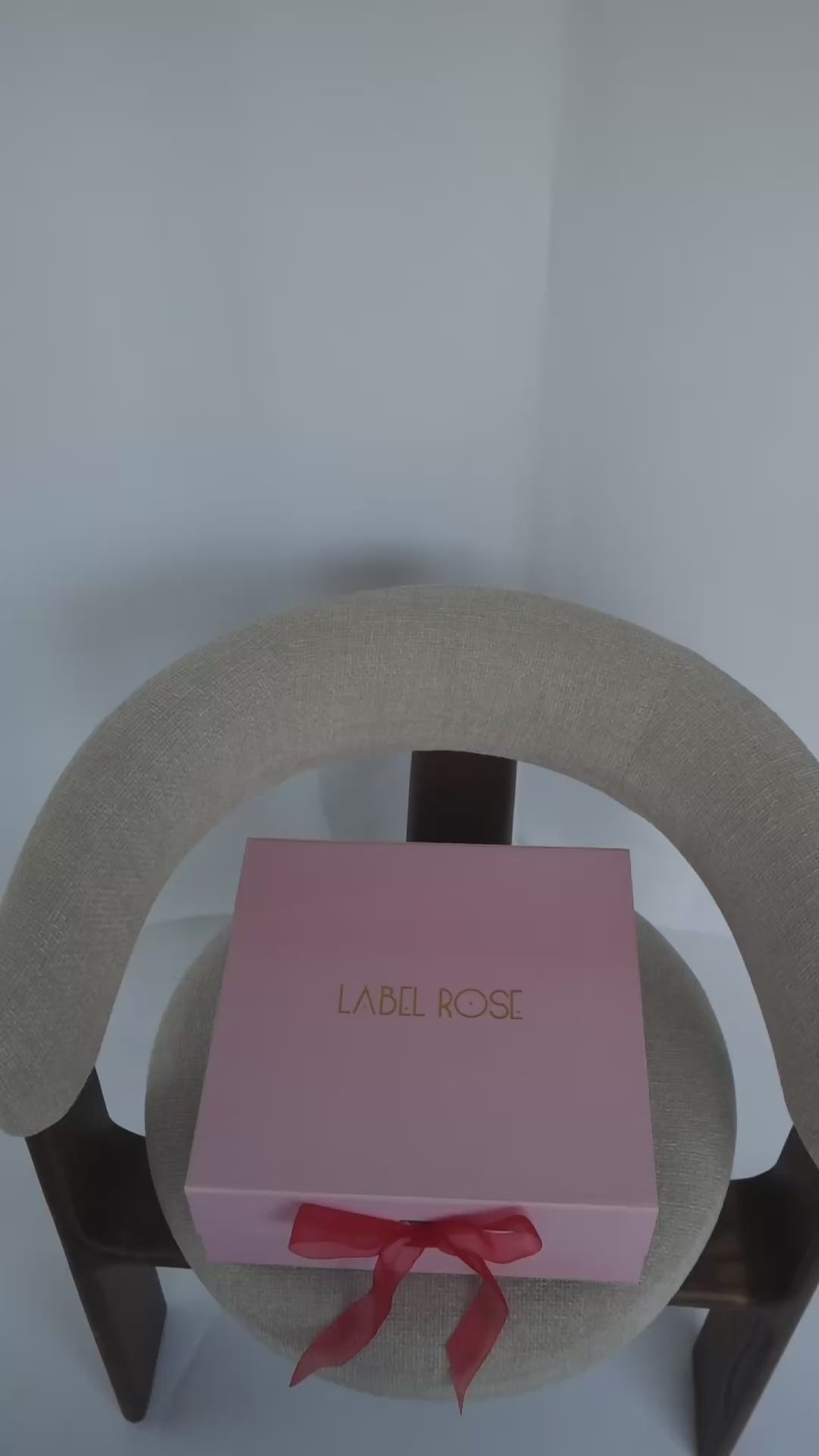 Carica e guarda video nella visualizzazione della galleria, Borsa a mano PAIGE SAFFIANO - BLUSH
