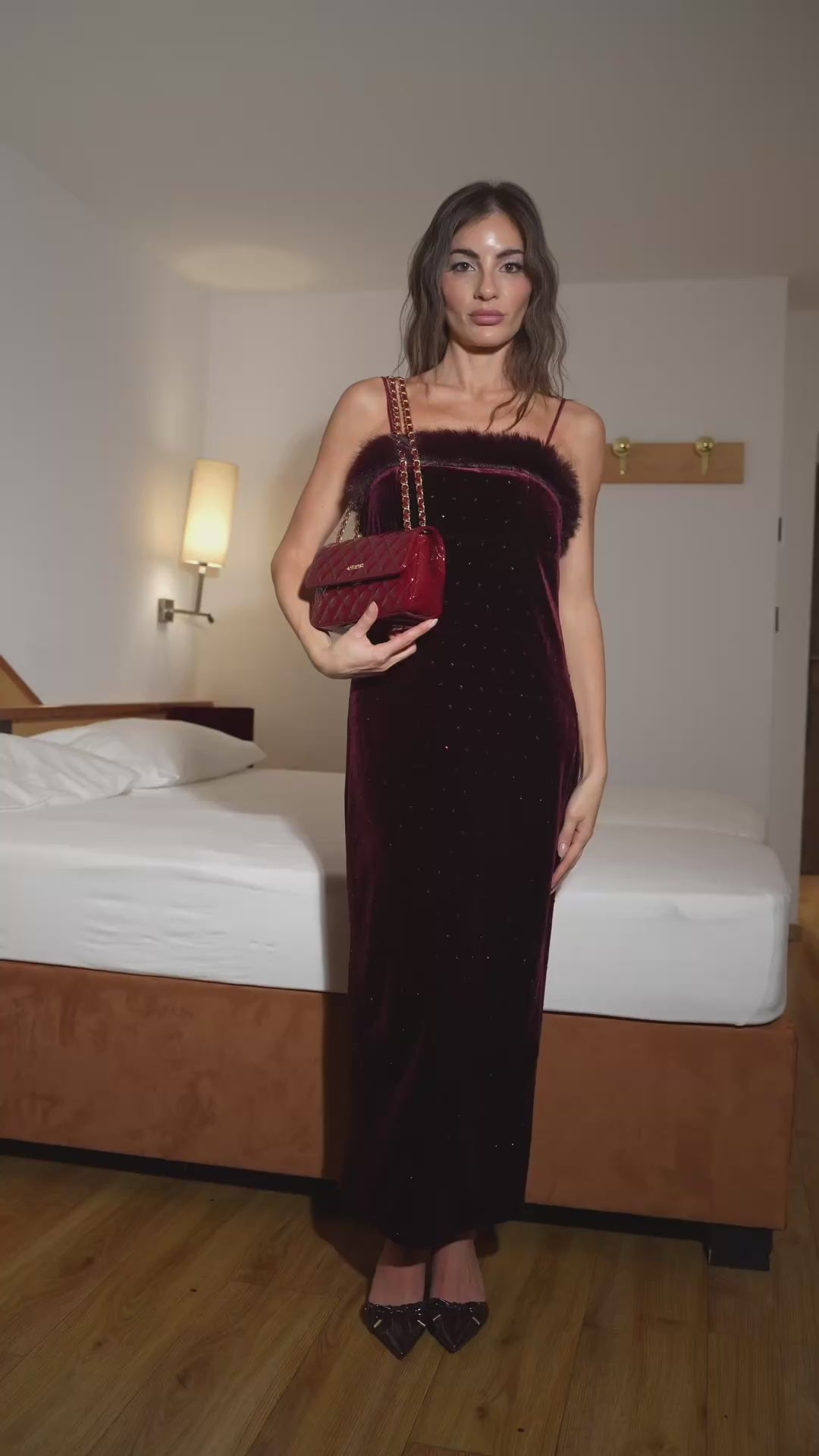 Carica e guarda video nella visualizzazione della galleria, Borsa a spalla KATE SMALL- CHERRY
