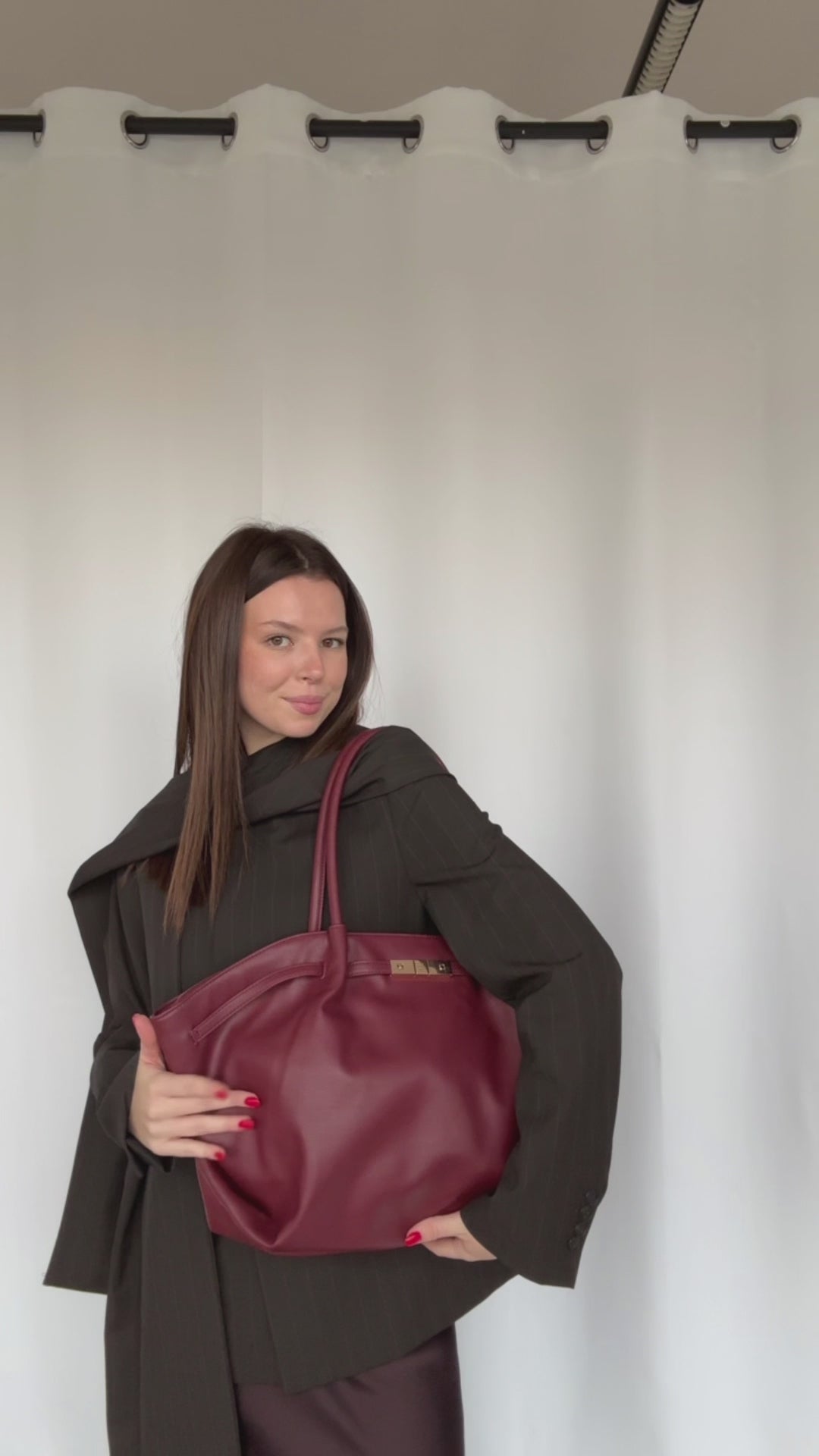 Carica e guarda video nella visualizzazione della galleria, Borsa a spalla NEW BRIELLE BIG - BURGUNDY
