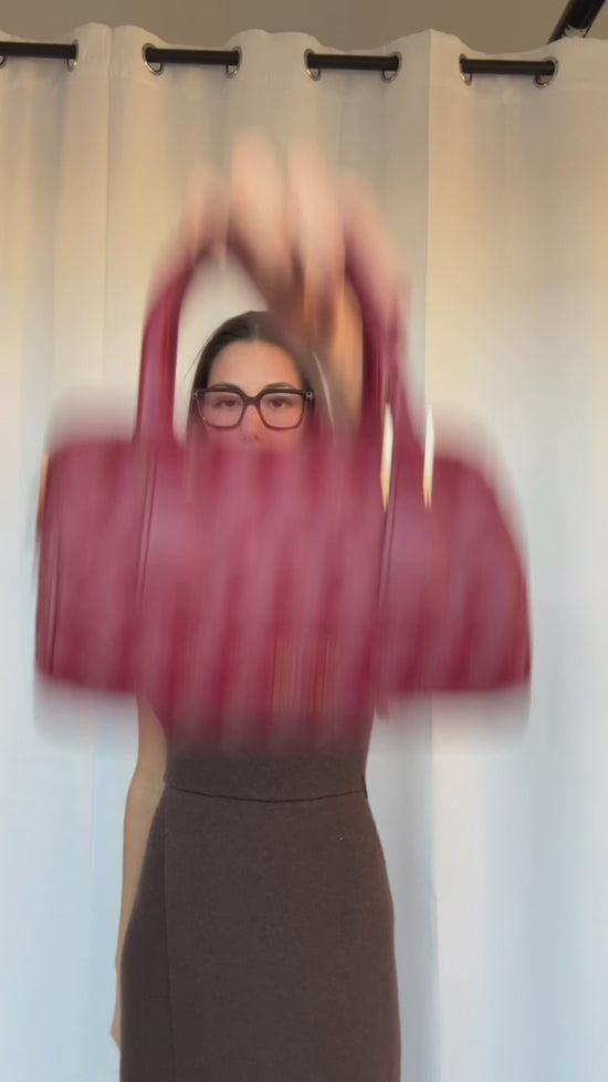 Carica e guarda video nella visualizzazione della galleria, Borsa a mano TWIST- CHERRY
