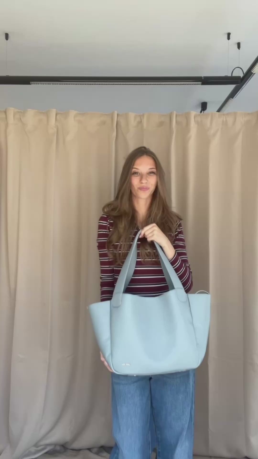 Carica e guarda video nella visualizzazione della galleria, Borsa a spalla NEW MELISSA - LIGHT BLUE
