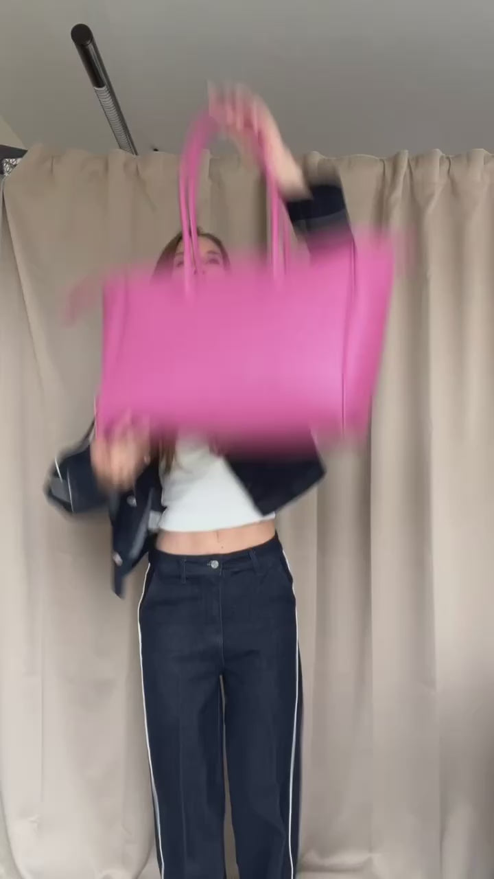 Carica e guarda video nella visualizzazione della galleria, Borsa a spalla SKYLER - TAFFY PINK
