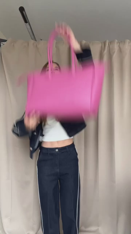 Carica e guarda video nella visualizzazione della galleria, Borsa a spalla SKYLER - TAFFY PINK
