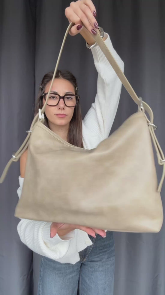 Carica e guarda video nella visualizzazione della galleria, Borsa a spalla MINNIE - BEIGE
