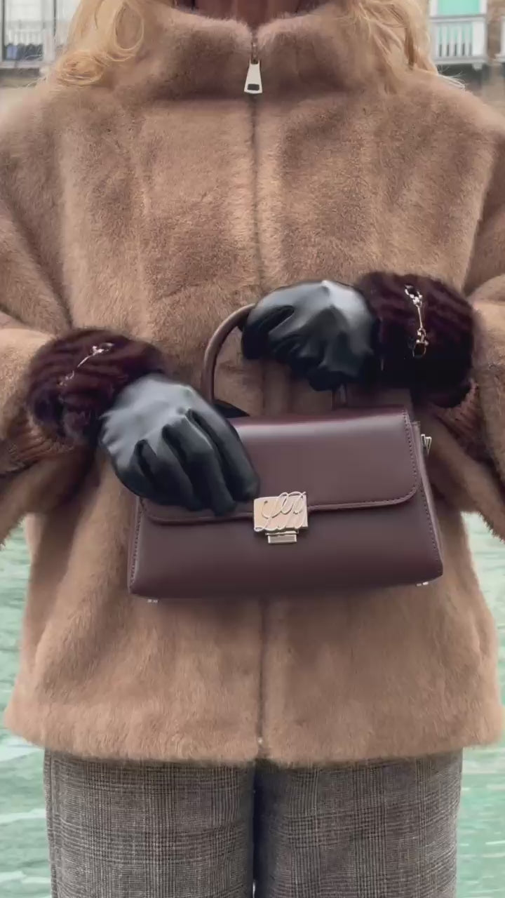 Carica e guarda video nella visualizzazione della galleria, Borsa a mano RENEÉ- CREAM
