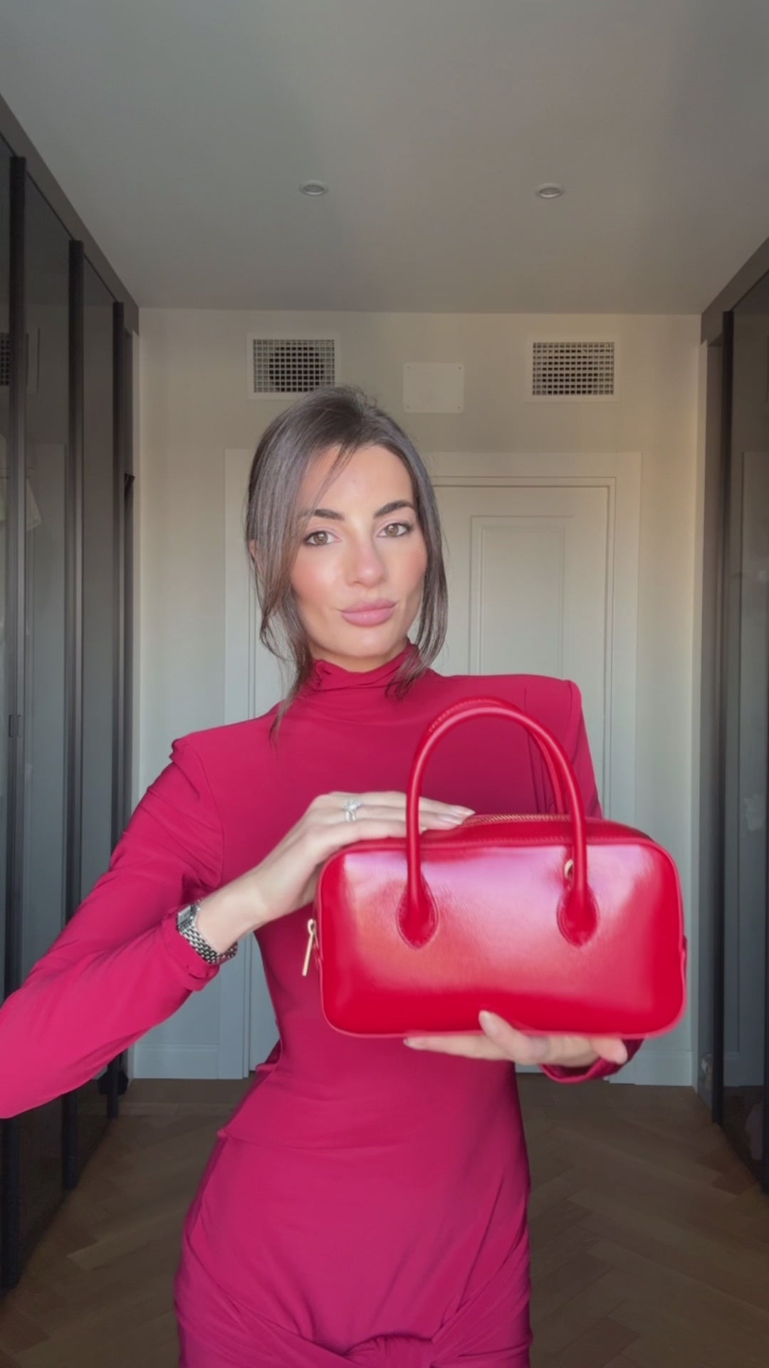 Carica e guarda video nella visualizzazione della galleria, Borsa a mano IRIS - RED
