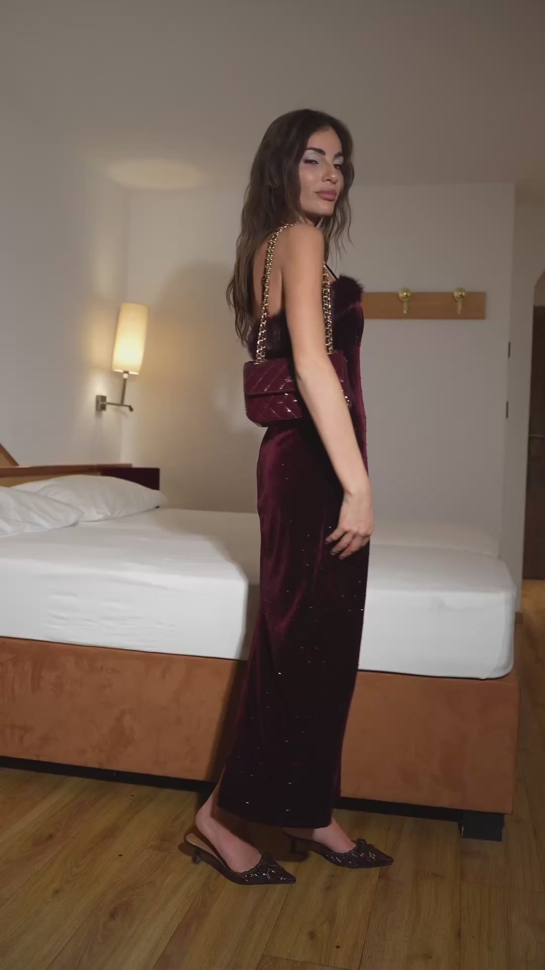 Carica e guarda video nella visualizzazione della galleria, Borsa a spalla KATE SMALL- BURGUNDY
