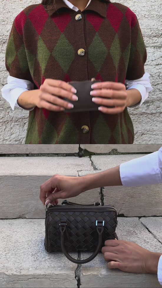 Carica e guarda video nella visualizzazione della galleria, Borsa a mano TWIST- BROWN
