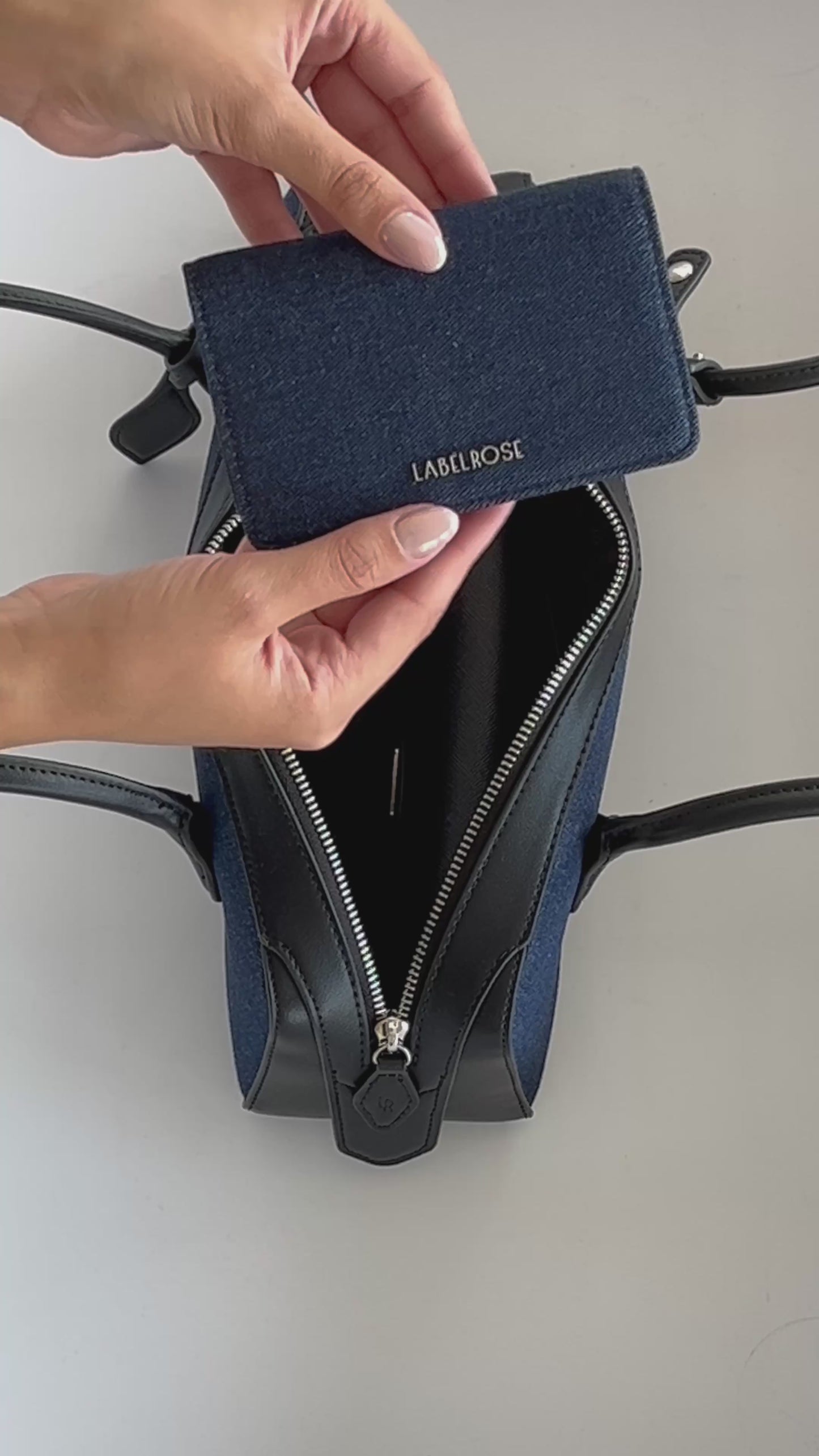 Cargar y reproducir video en el visor de la galería, Portafoglio LE PETITE WALLET - VANILLA BROWN
