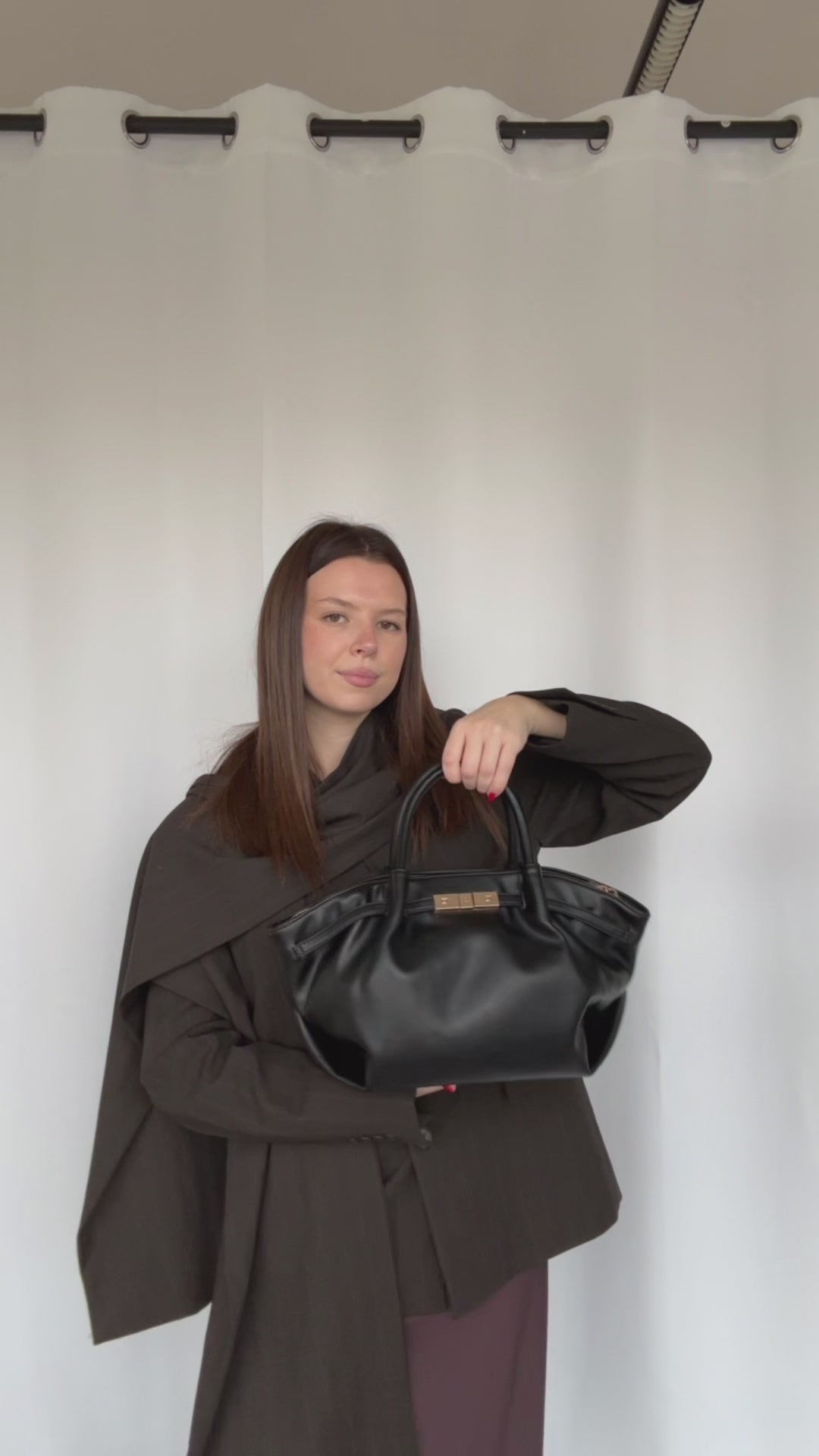 Carica e guarda video nella visualizzazione della galleria, Borsa a mano NEW BRIELLE SMALL - BLACK GOLD
