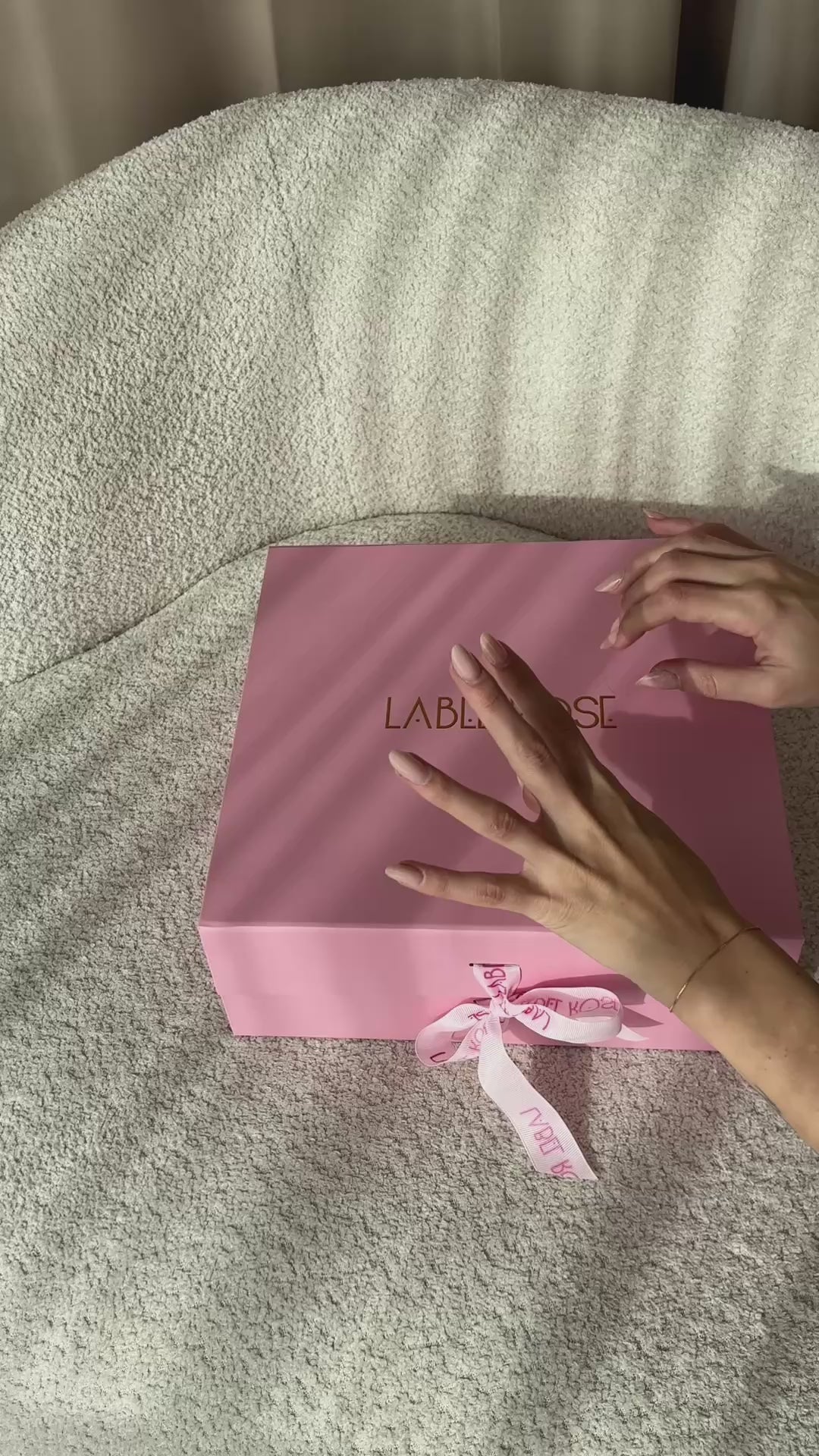 Load and play video in Gallery viewer, Handbag CANDICE - TAUPE
