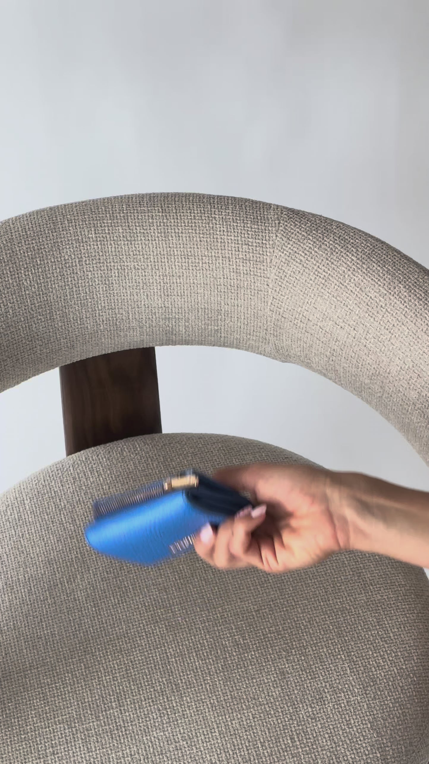 Carica e guarda video nella visualizzazione della galleria, Portafoglio ELLEN WALLET SMALL- BLACK
