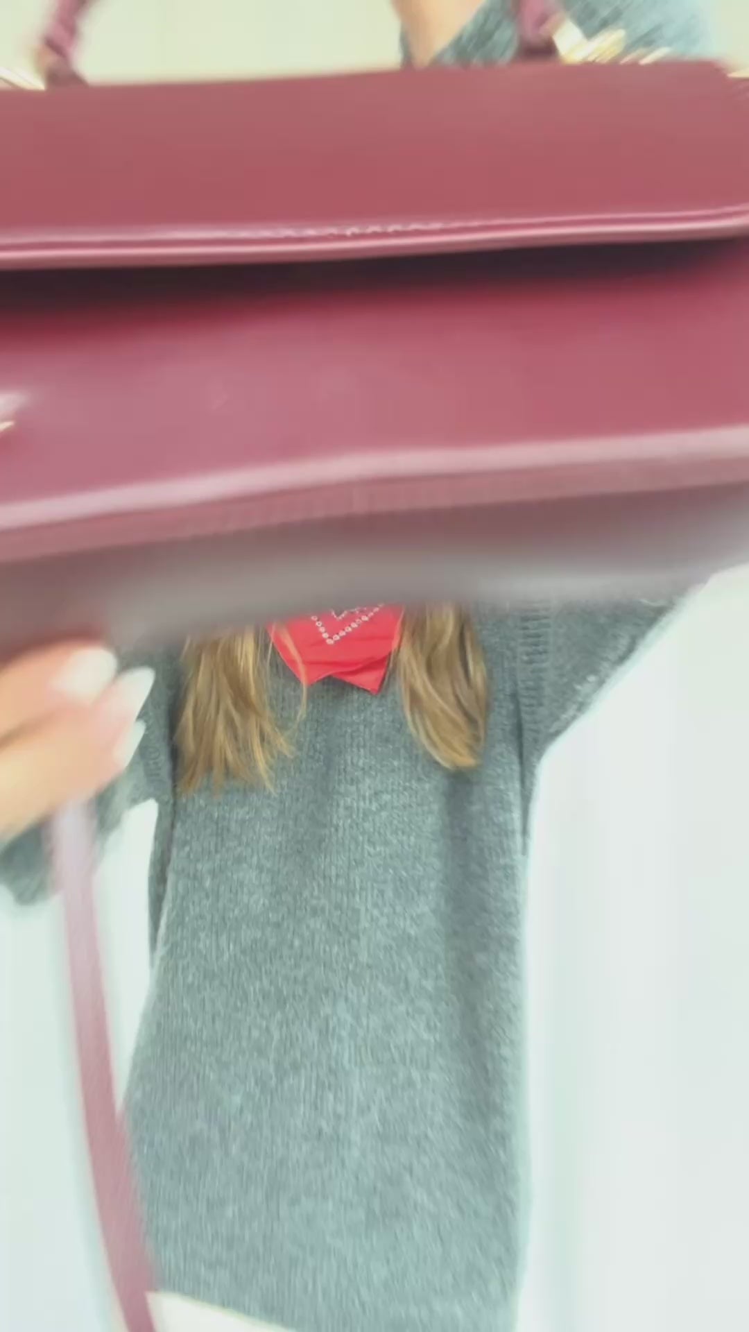 Carica e guarda video nella visualizzazione della galleria, Borsa a mano ESME- BURGUNDY
