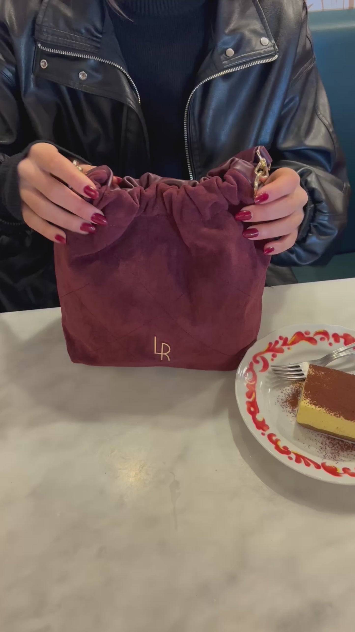 Cargar y reproducir el video en el visor de la galería, Borsa a secchiello MATILDE SUEDE - ANTHRACITE
