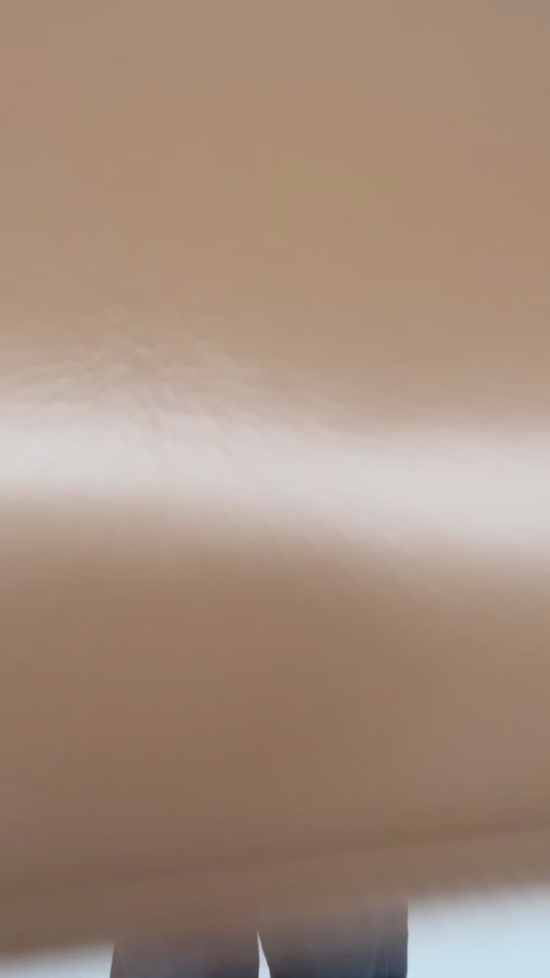 Load and play video in Gallery viewer, Borsa a spalla PATENT TOTE - WARM TAUPE
