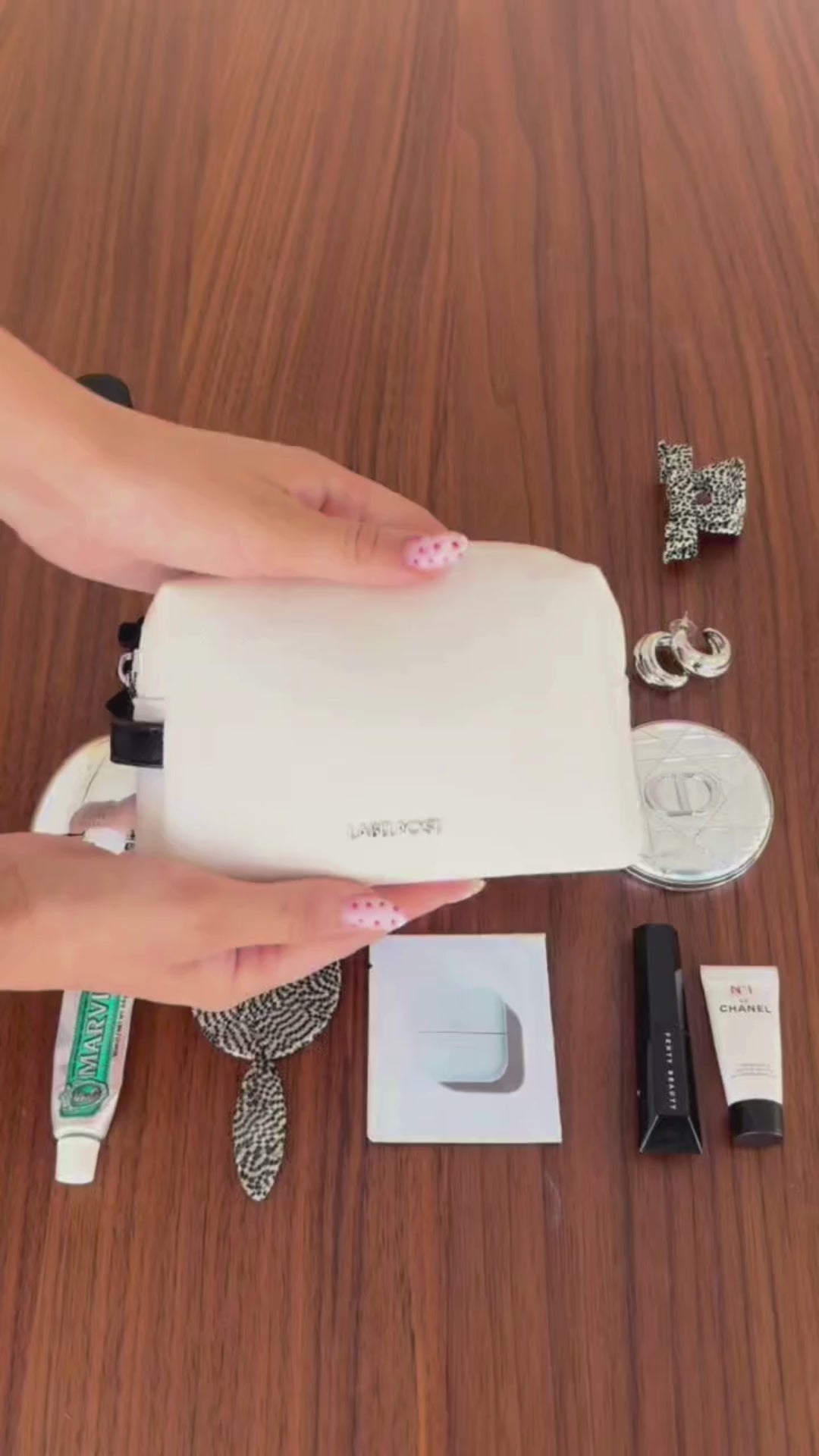 Carica e riproduci il video nel visualizzatore della galleria, Pochette MEGAN CANVAS - BLACK COCONUT
