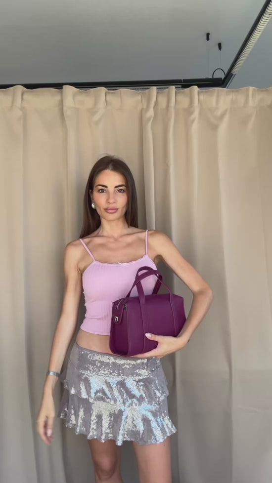 Carica e guarda video nella visualizzazione della galleria, Borsa bauletto ELLEN - PLUM
