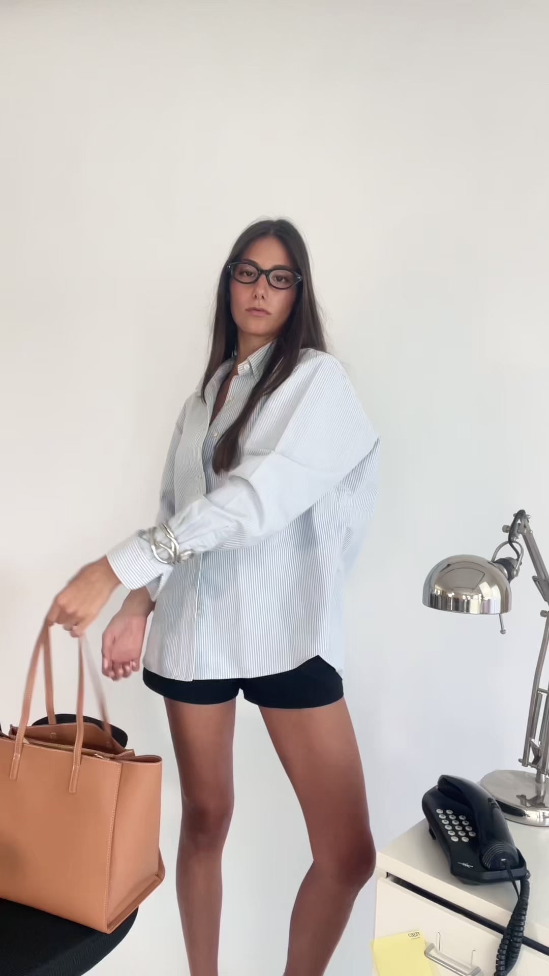 Carica e guarda video nella visualizzazione della galleria, Borsa a spalla MELISSA BIG -CARAMEL
